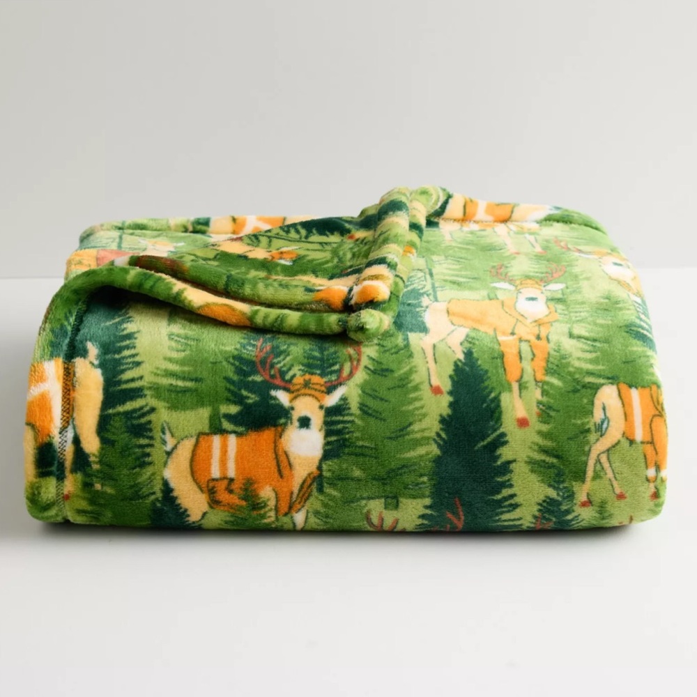 The Big One Oversized Supersoft Plush Green Deer Hunting Throw Blanket